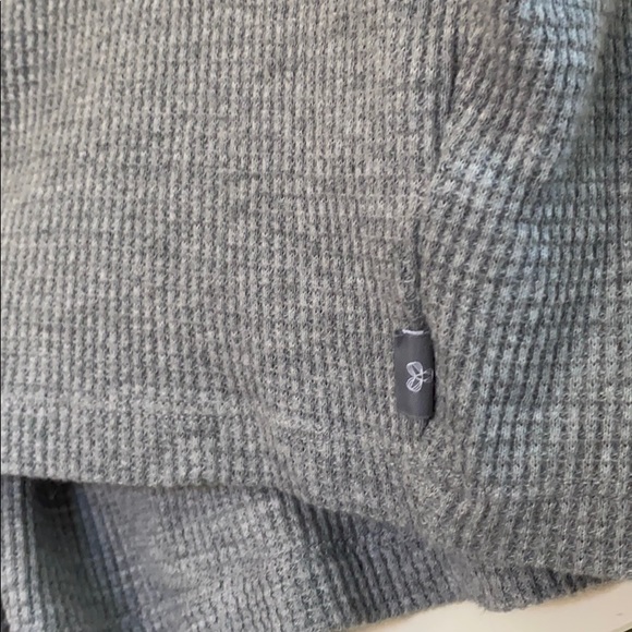 Gray waffle TNA long sleeve - Picture 2 of 3